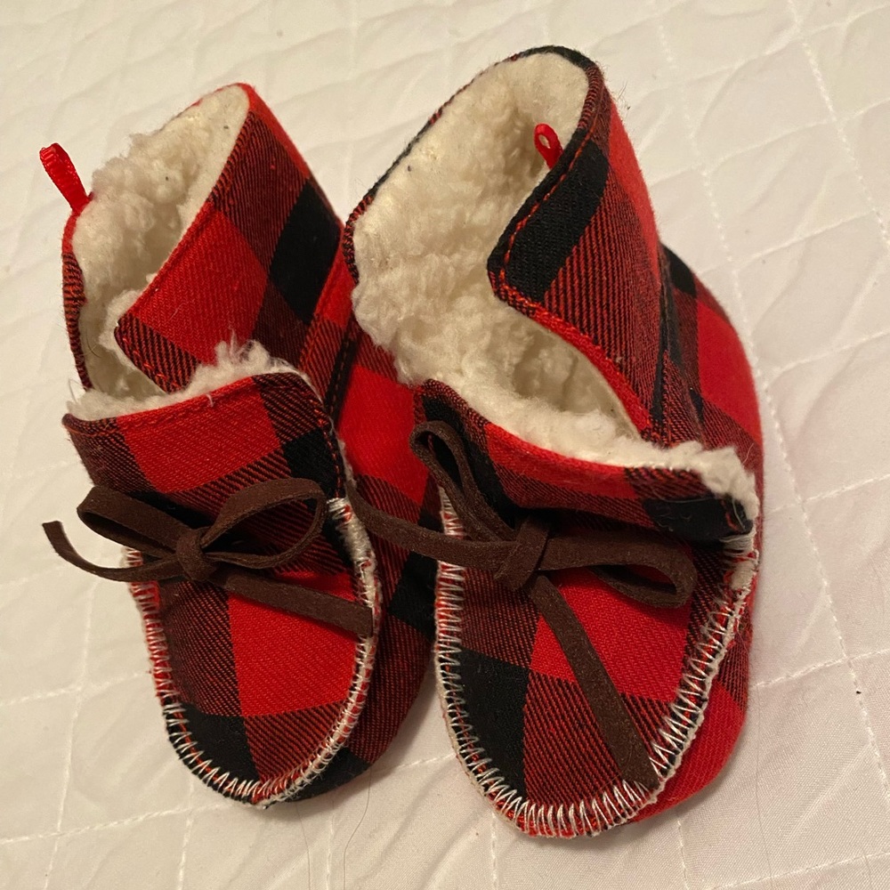 NWOT Plaid Baby Slippers
